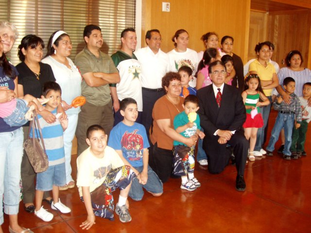 groupphotoatthelatinoculturalcenter.jpg